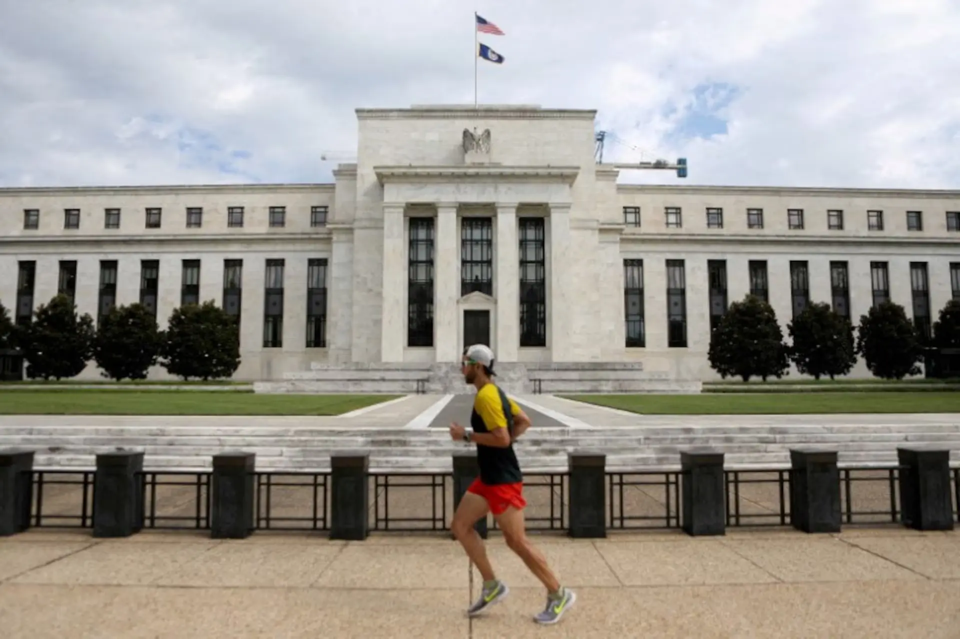 Former Bancrédito Executives Challenge Regulatory Actions in Federal Court